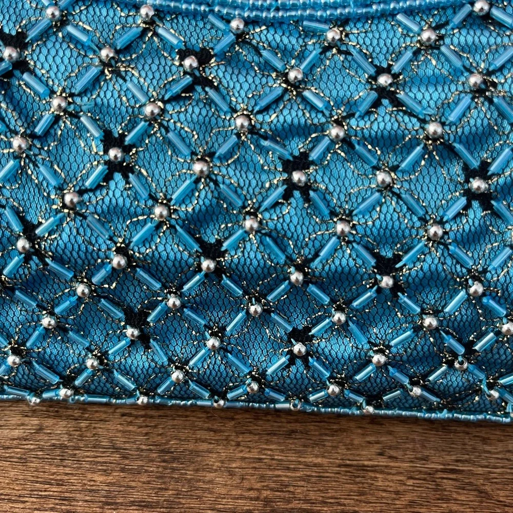 NEW MONI COUTURE BEADED CLUTCH PURSE - Picture 2 of 7